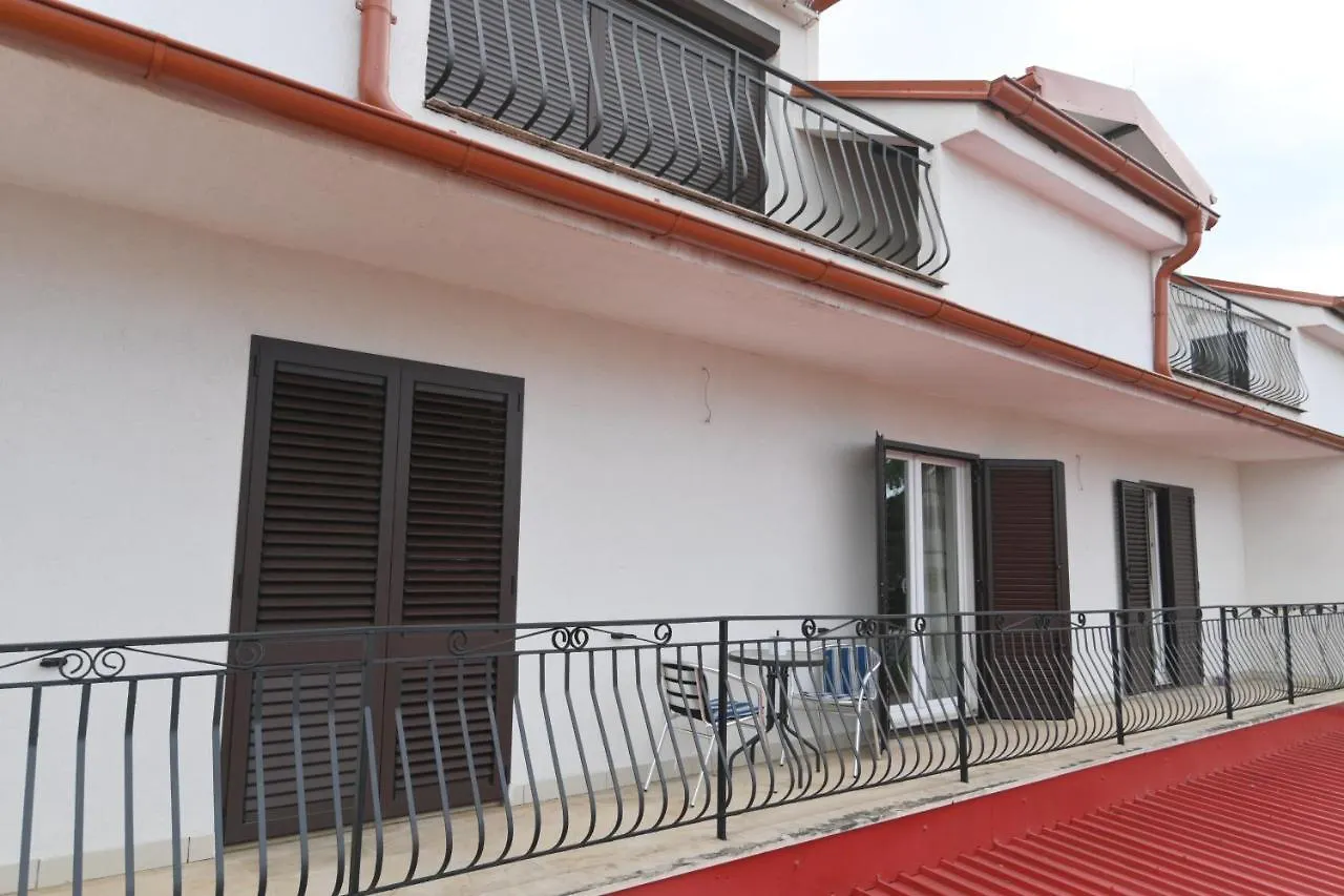 Antonio Apartments Rijeka 0*,